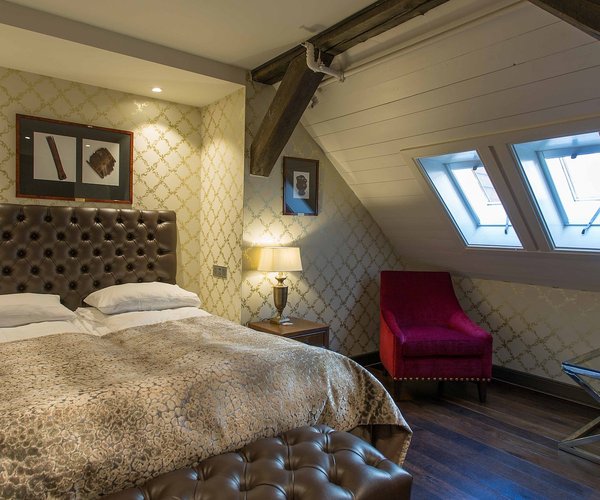 Deluxerom med skråtak