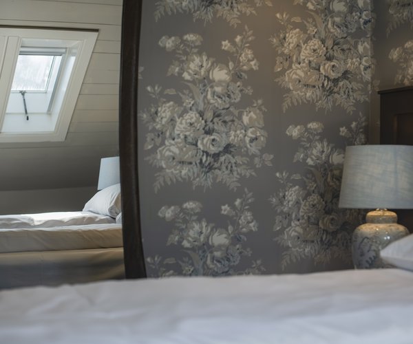 Bath beneath the sloping ceiling in the deluxe room