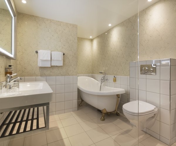 Junior suite bathroom with washbasin and shower