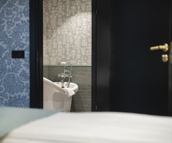 Free-standing bath in the junior suite bathroom