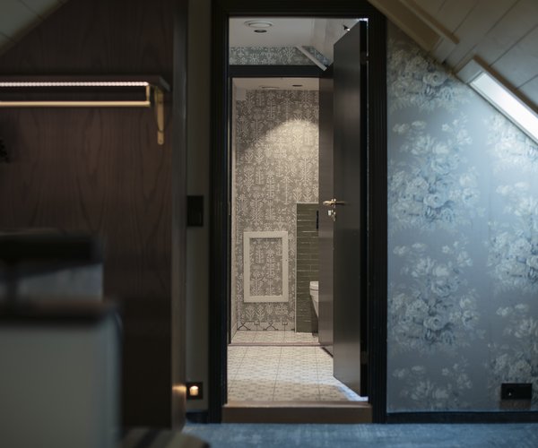 Doorway between the rooms of the junior suite